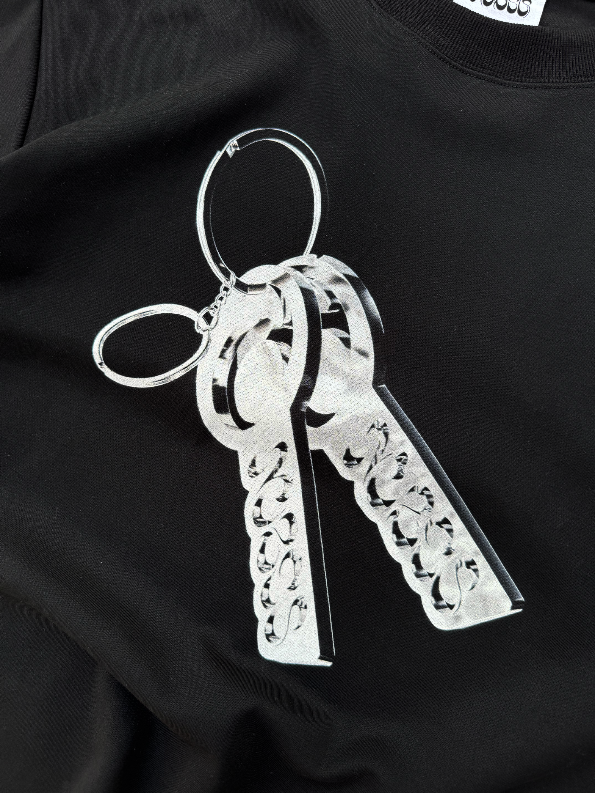 KEY TEE - BLACK