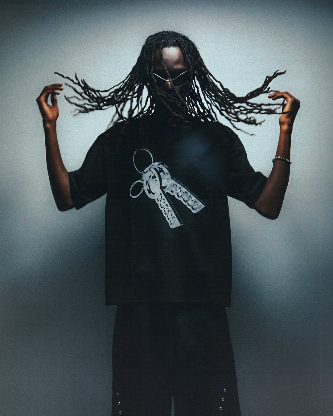 KEY TEE - BLACK